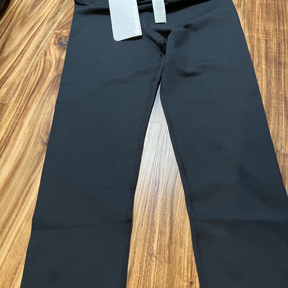 Women Fabletics crop black  leggings. Brand new never worn size S NWT